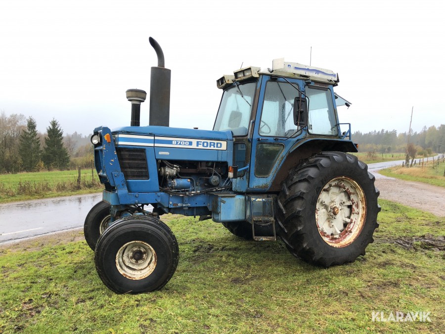 Traktor Ford 8700