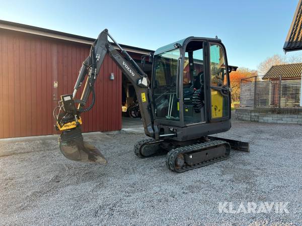 Bandgrävare Volvo EC18D med maskinsläp, tiltrotator och 2 st verktyg