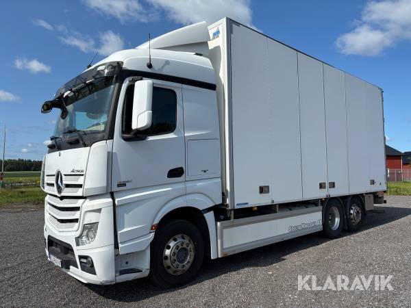 Lastbil Mercedes-Benz Actros 2551 med kylbyggnation