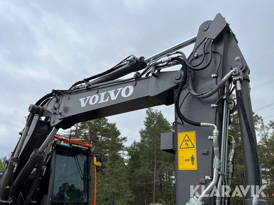Hjulgrävare Volvo EWR130E med Humus 10CTS vagn och redskap