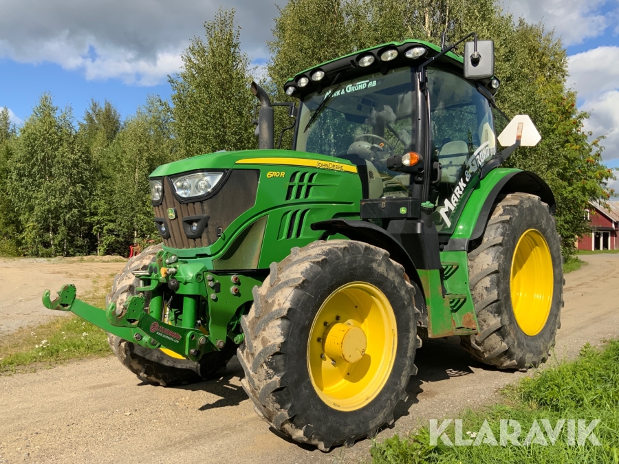 Traktor John Deere 6110R