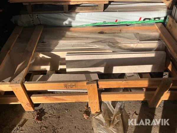 Parti med fönsterbänkar sten