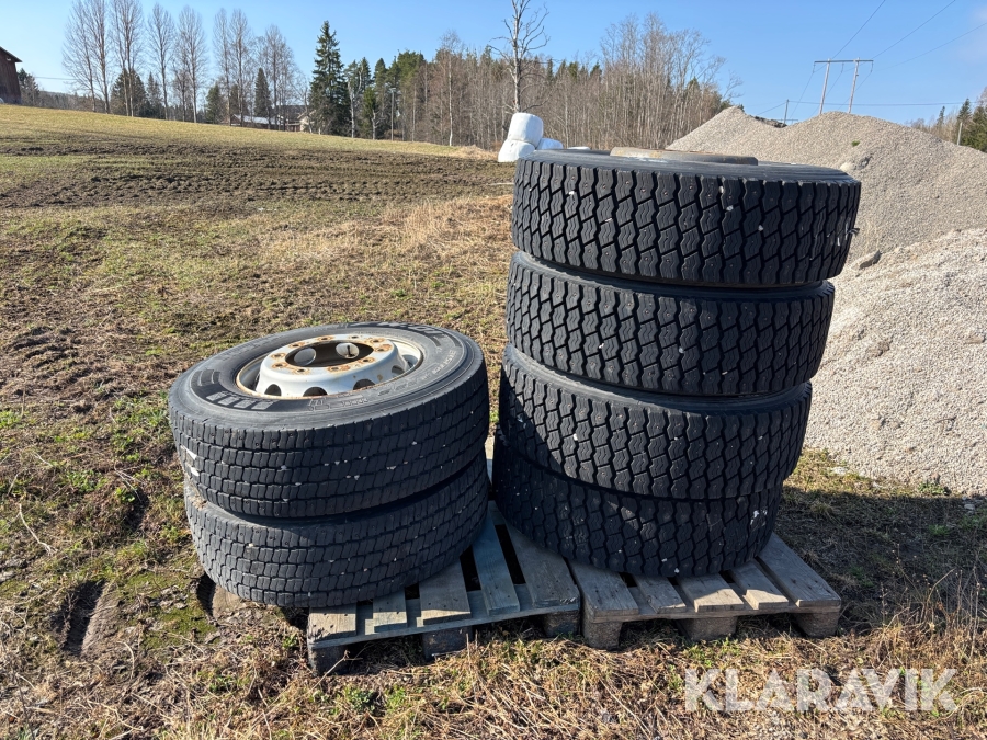 Lastbilsdäck Michelin XmultiWay 3D & Pirelli med dubb