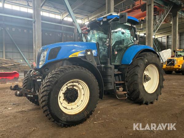 Traktor New Holland T7050