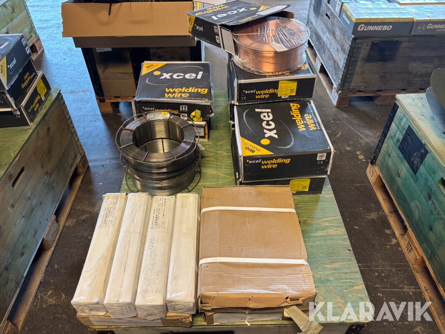 Parti med svetstråd och pinnar ca 200kg