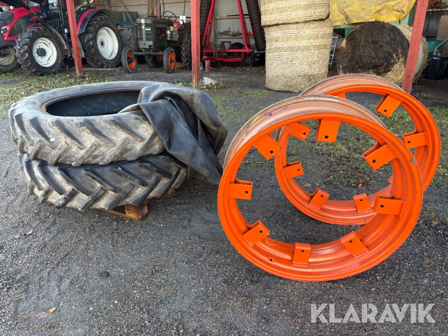 Traktordäck med fälg Goodyear 13.6-38 2 st