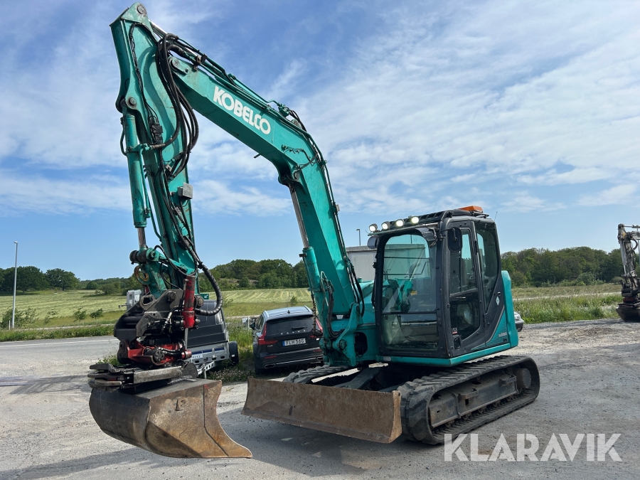 Grävmaskin Kobelco SK85MSR med rotator med grip & planeringsskopa