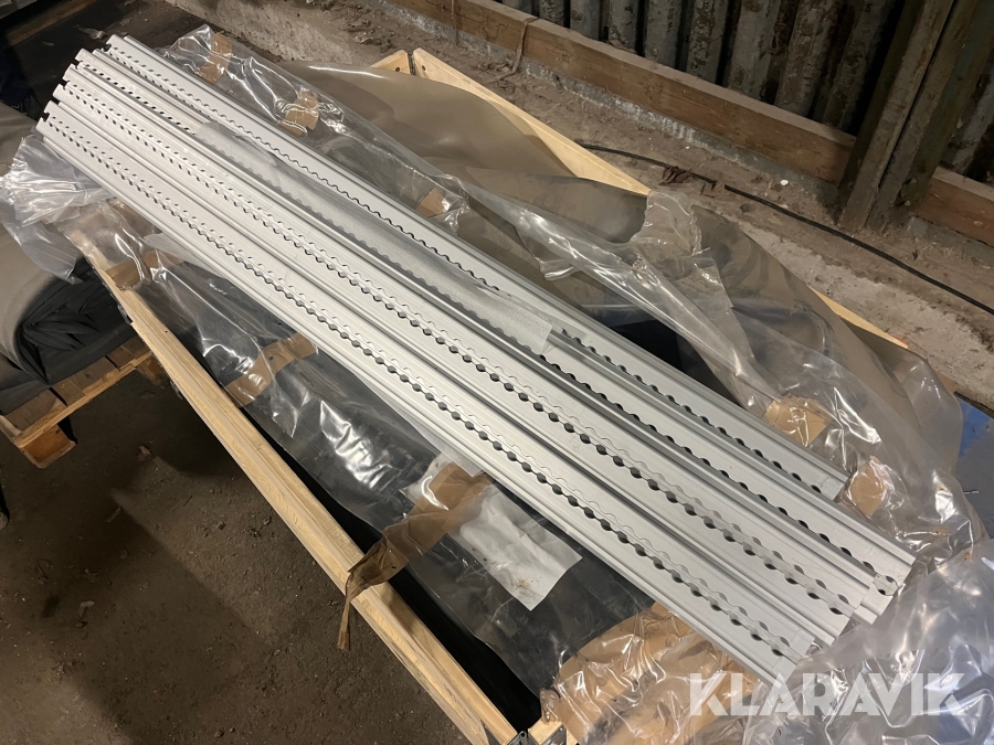 Golvskenor till skåpbil