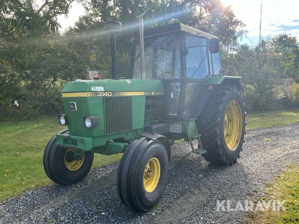 Traktor John Deere 3140