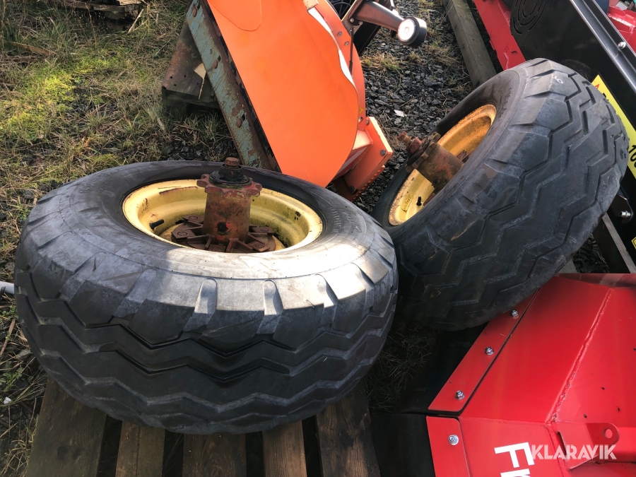 2 st däck till traktorvagn