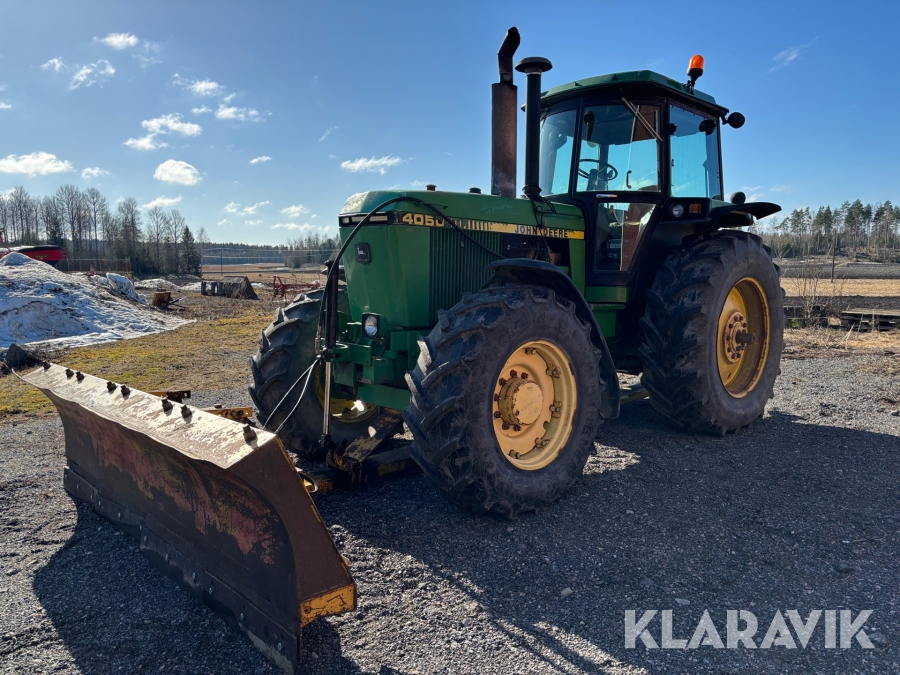 Traktor John Deere 4050 4WD med snöblad