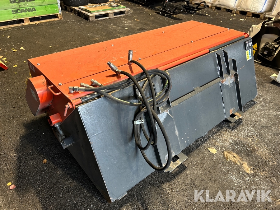 Sopskopa Attec 213 cm bred till Bobcat