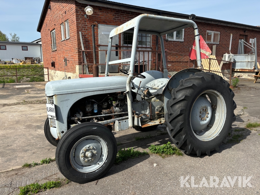 Traktor Massey Ferguson Grålle
