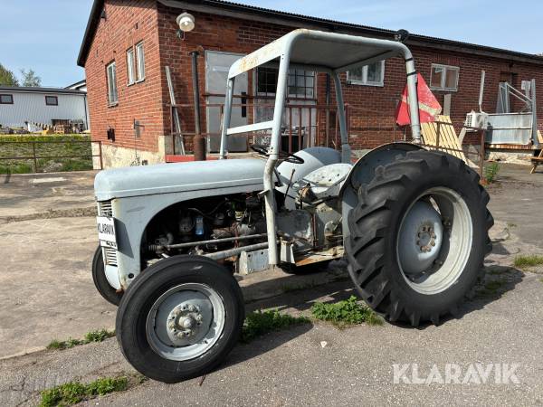 Traktor Massey Ferguson Grålle