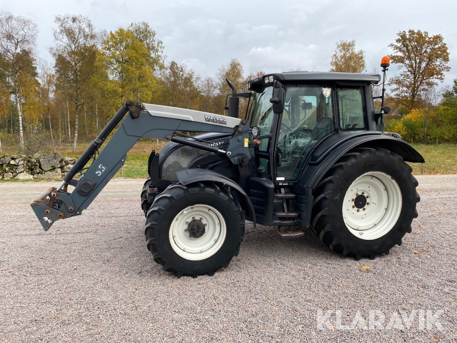 Traktor Valtra N141 med lastare