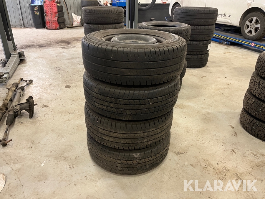 Däck Michelin 235/65 R16c, Örebro, Klaravik auktioner