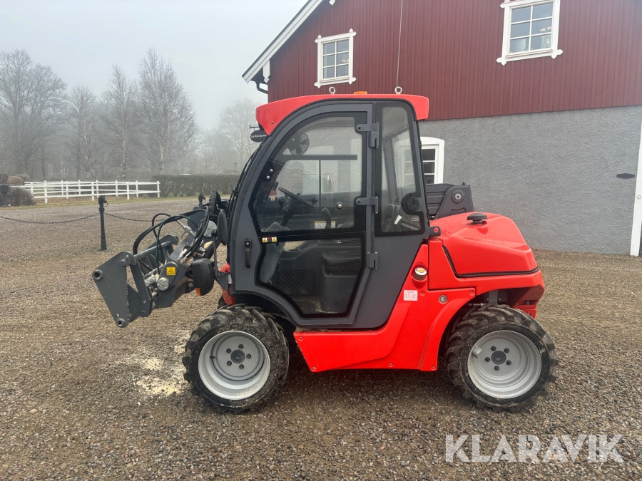 Teleskoplastare Everun ERT 1500 med 4 redskap