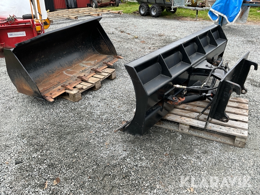 Hydrauliskt plogblad och skopa