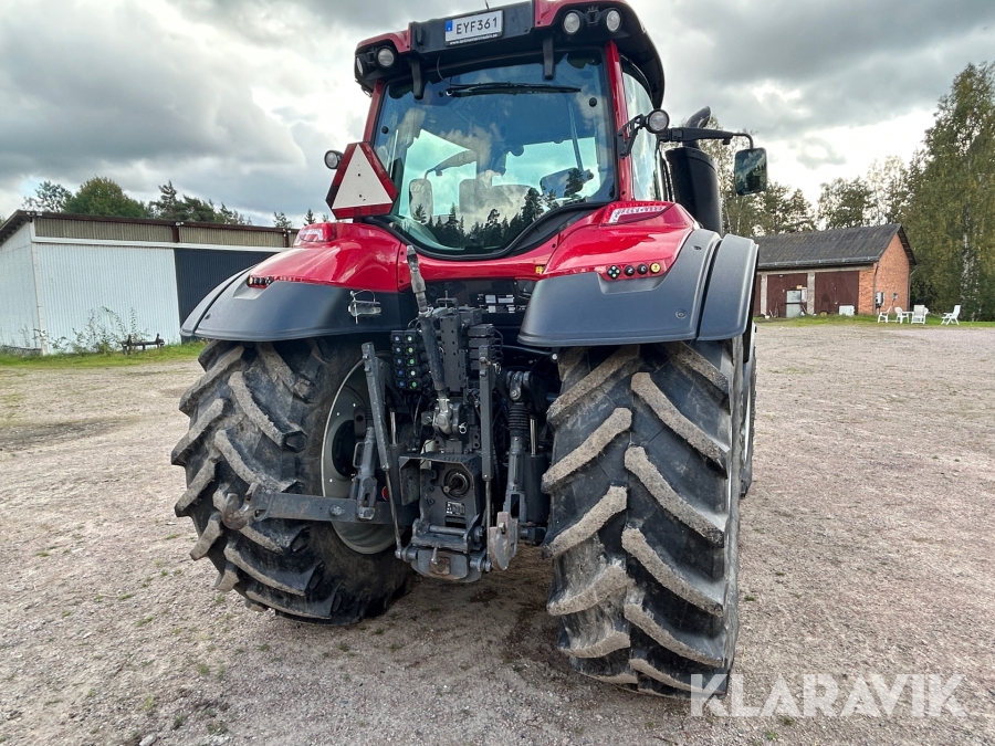 Traktor Valtra T174E Versus