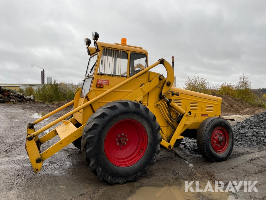 Baklastare Volvo BM LM-218 med redskap