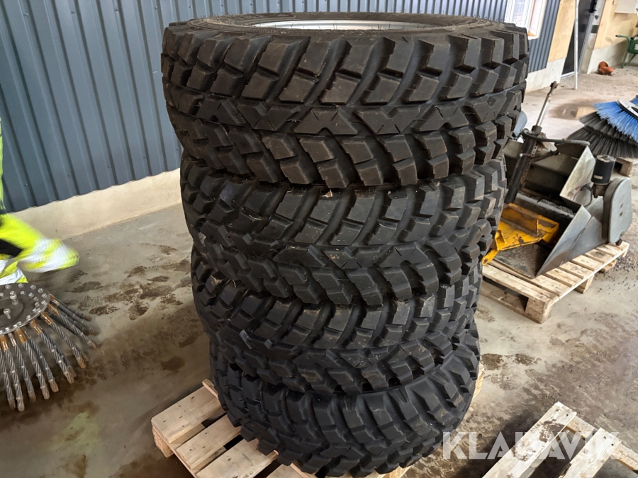 Entreprenaddäck Nokian 360/80R20 4st med fälg