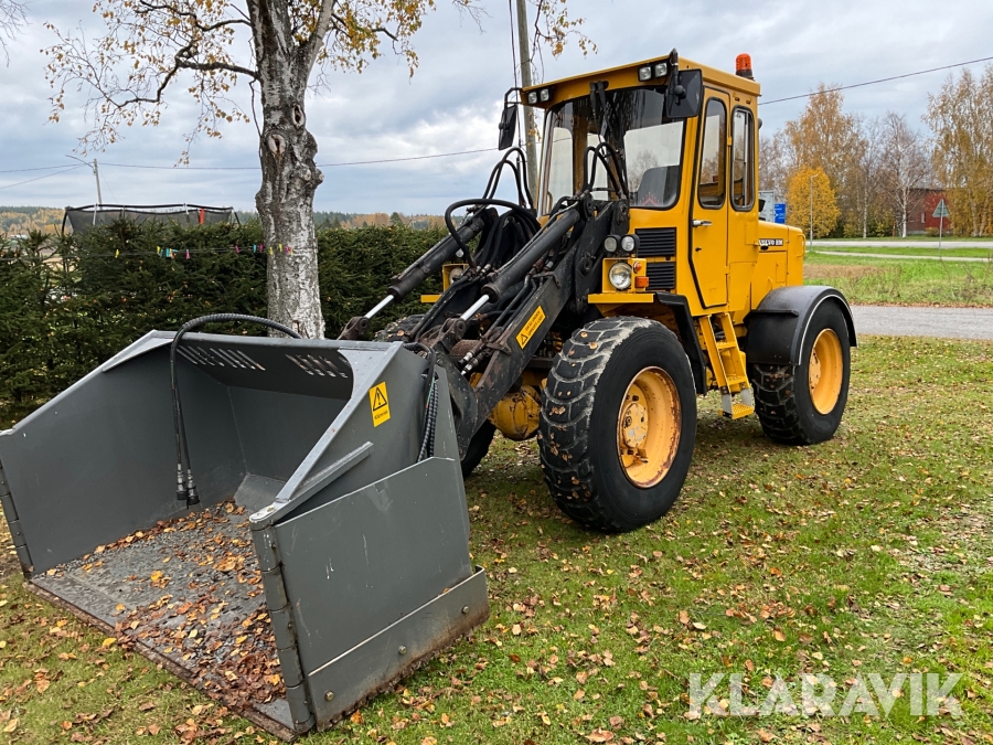 Hjullastare Volvo BM 4200 med redskap