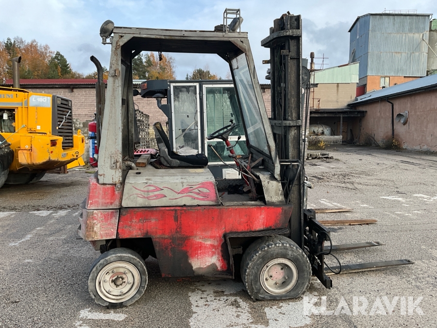 Dieseltruck Linde H20D med stenpalls lyft
