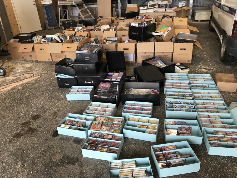 Stort parti nostalgispel, datautrustning mm