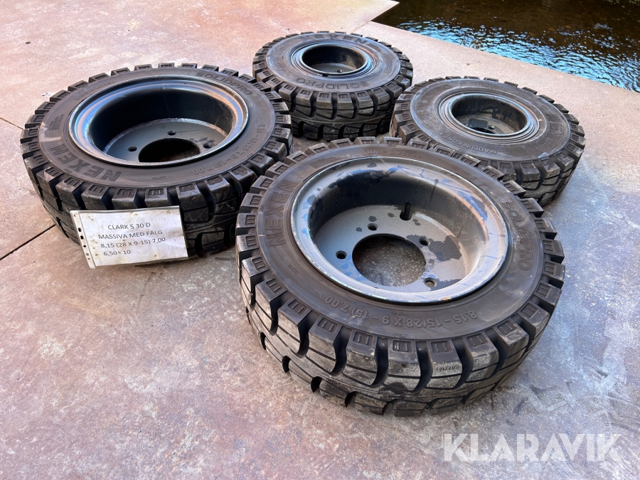 Truckdäck massiva Clark S 30 D - 2 st