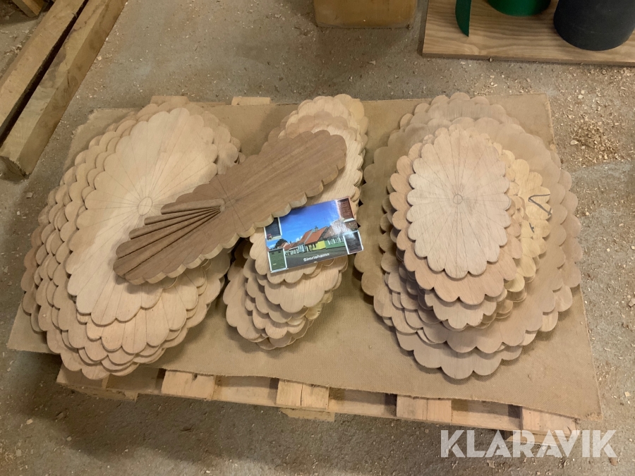 Snickerimallar till Simrishamns dörr