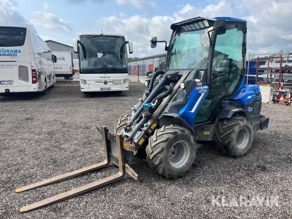 Redskapsbärare Multione M1 8,4 Sk med trailer och redskap