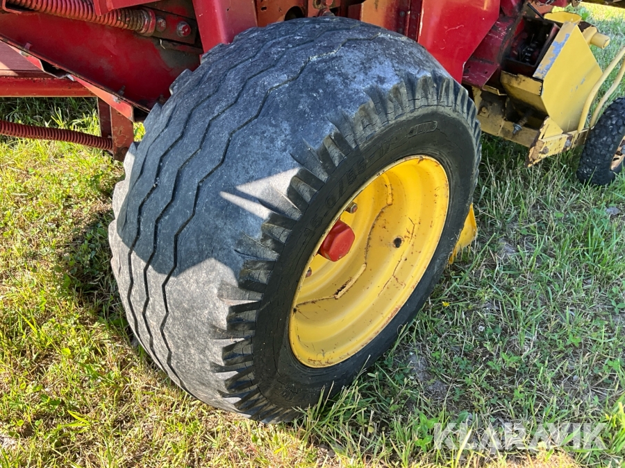 Rundbalspress New Holland 544