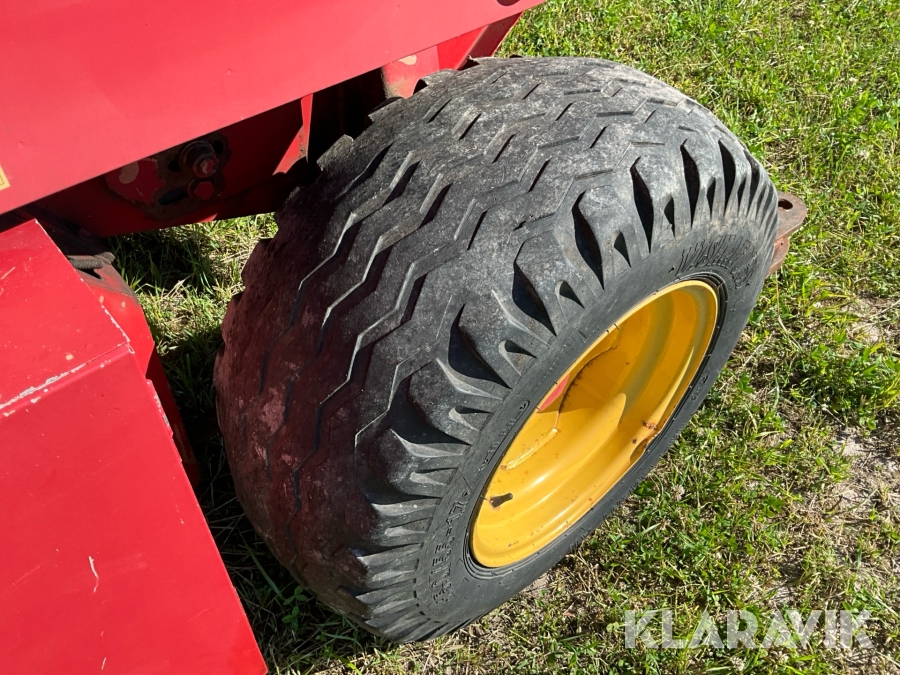 Rundbalspress New Holland 544