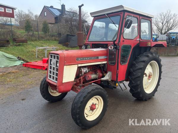 Traktor International 444
