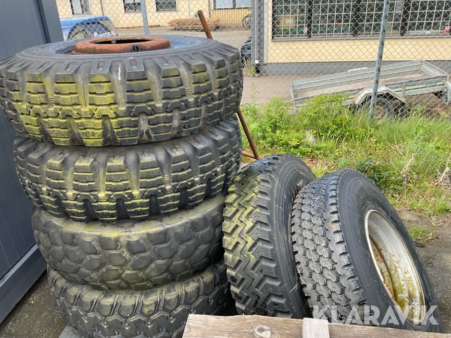 Diverse däck på fälg