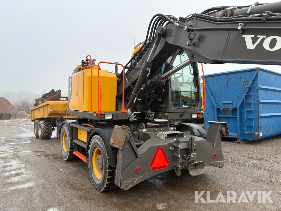 Grävmaskin Volvo EWR170E med grävsystem och många redskap