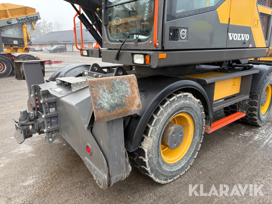 Grävmaskin Volvo EWR170E med grävsystem och många redskap