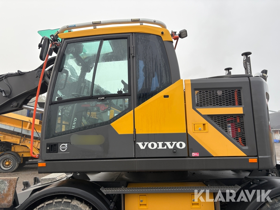 Grävmaskin Volvo EWR170E med grävsystem och många redskap