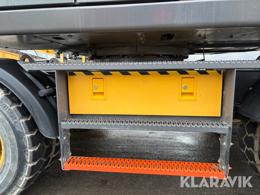 Grävmaskin Volvo EWR170E med grävsystem och många redskap