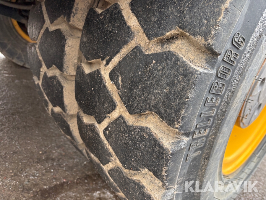 Grävmaskin Volvo EWR170E med grävsystem och många redskap