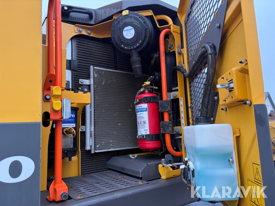 Grävmaskin Volvo EWR170E med grävsystem och många redskap