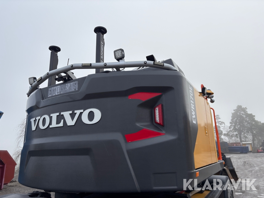 Grävmaskin Volvo EWR170E med grävsystem och många redskap