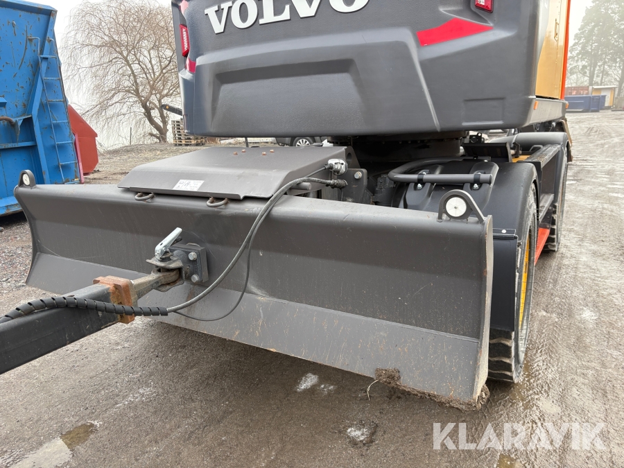 Grävmaskin Volvo EWR170E med grävsystem och många redskap