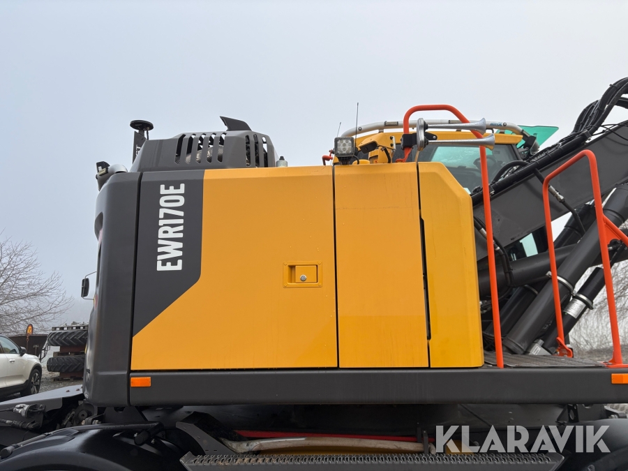 Grävmaskin Volvo EWR170E med grävsystem och många redskap