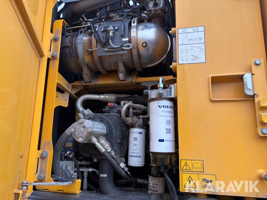 Grävmaskin Volvo EWR170E med grävsystem och många redskap