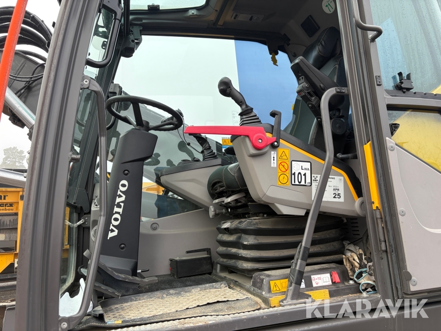 Grävmaskin Volvo EWR170E med grävsystem och många redskap