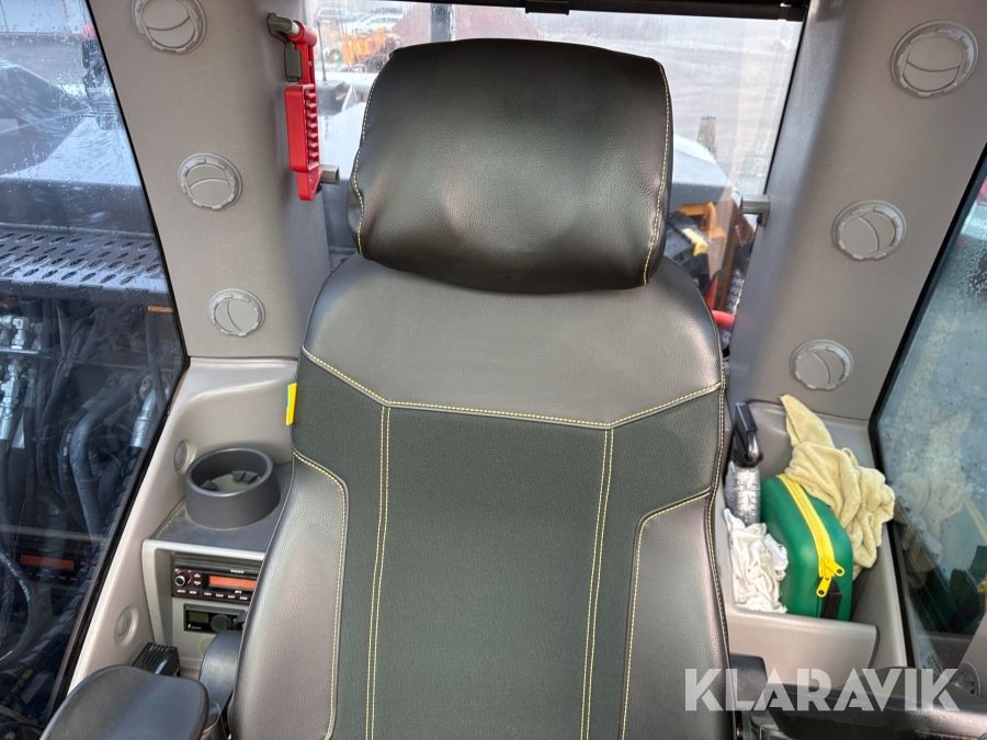 Grävmaskin Volvo EWR170E med grävsystem och många redskap