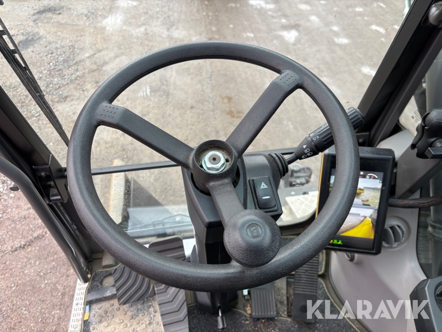 Grävmaskin Volvo EWR170E med grävsystem och många redskap