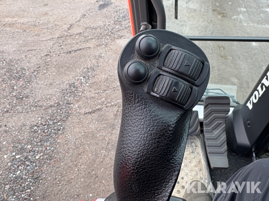 Grävmaskin Volvo EWR170E med grävsystem och många redskap