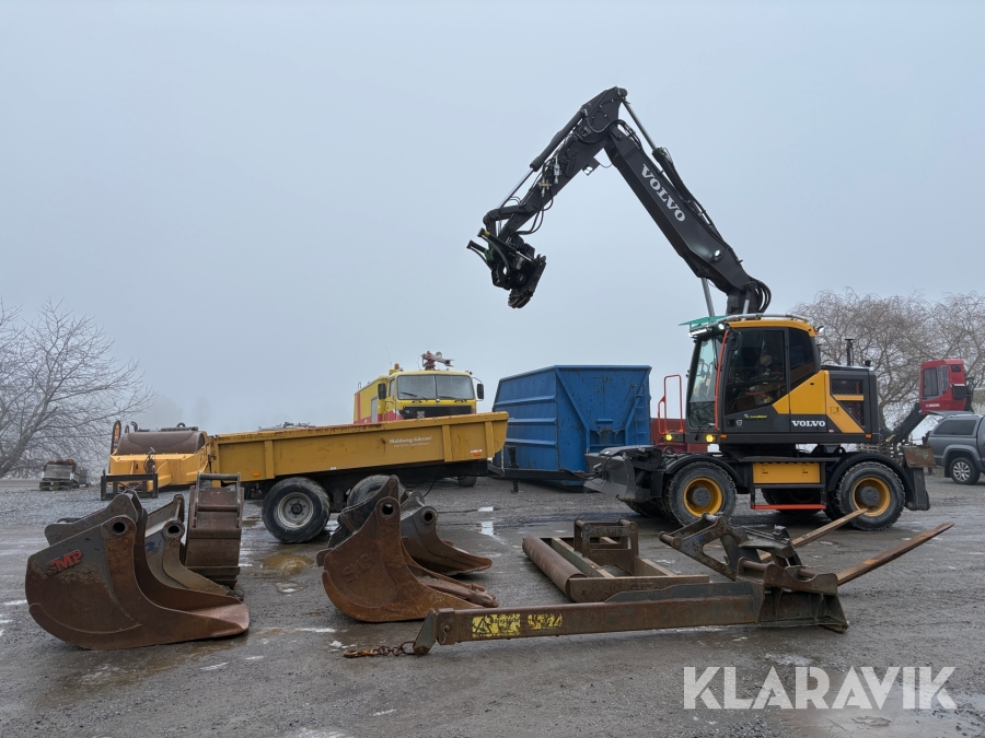 Grävmaskin Volvo EWR170E med grävsystem och många redskap